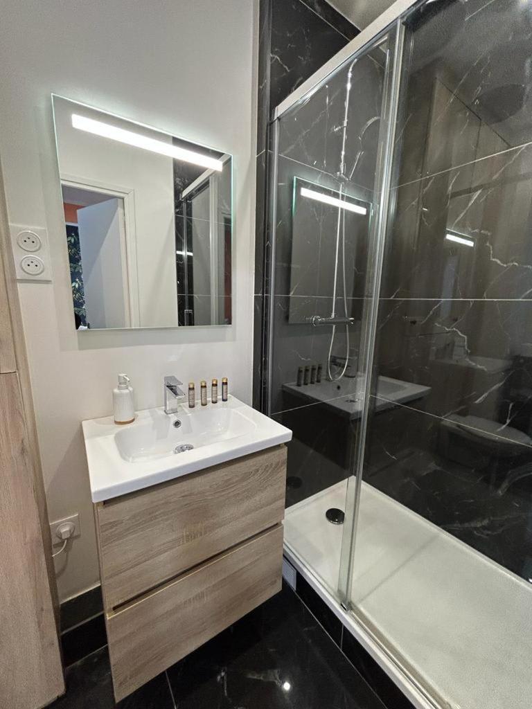 Stylish Modern Studio Apartment Paris Eksteriør bilde